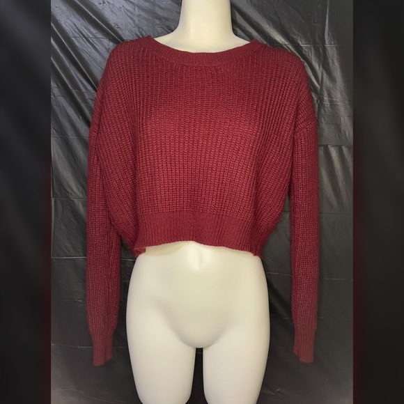 ❣️3/$30 Bluenotes burgundy cropped knit sweater - Picture 3 of 5